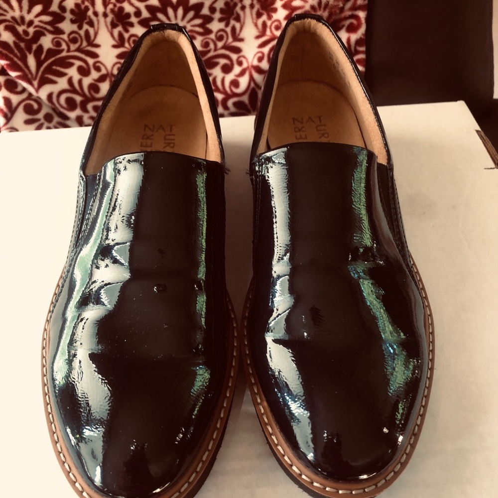 Navy patent leather by Naturalizer
